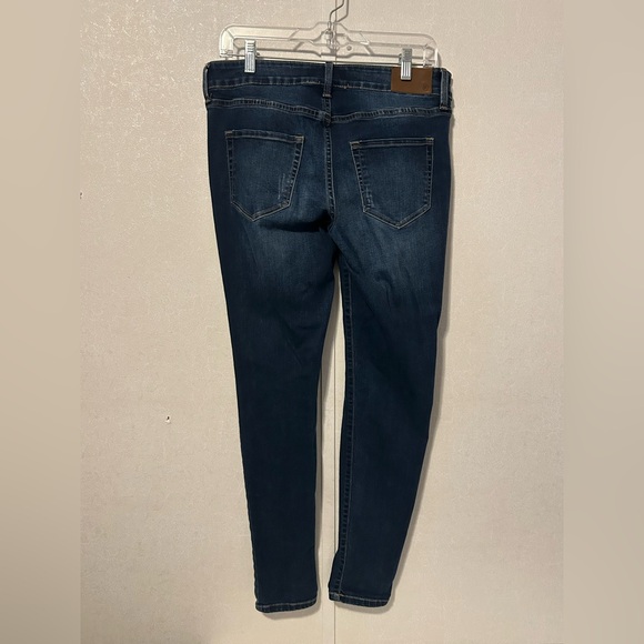 Fairlane | Distressed Women's Jeans | Size 30 - Picture 7 of 7